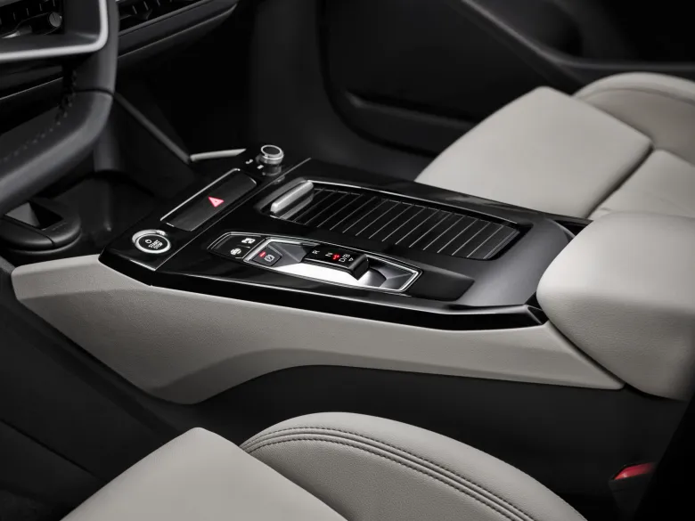 2024 Audi Q6 e-tron Interior Image 9